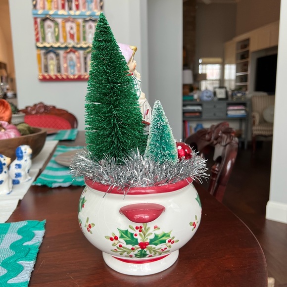 Caroling Boy Handmade Vintage Christmas Vignette/Diorama Decoration - Picture 8 of 12